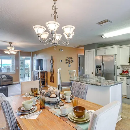 Auburndale Vacation Rental With Yard And Lake Views